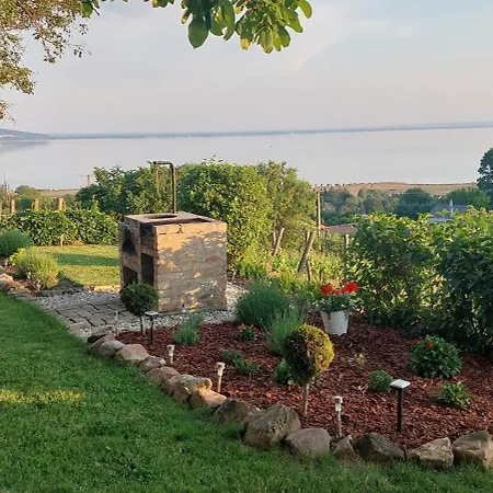 100 Eves Preshaz Tatil Evi