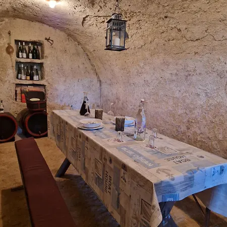 Дом отдыха 100 Eves Preshaz *