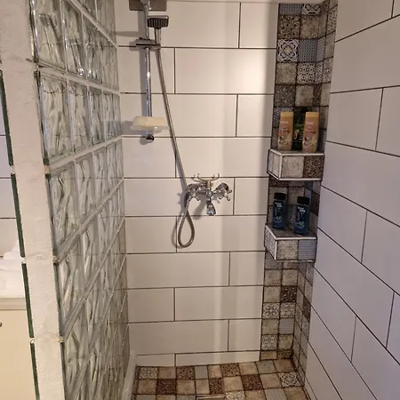 Дом отдыха 100 Eves Preshaz *