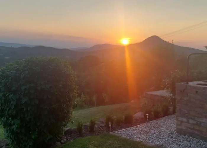 100 Eves Preshaz בית נופש *