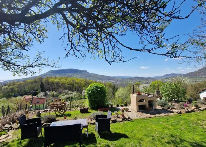 100 Eves Preshaz בית נופש