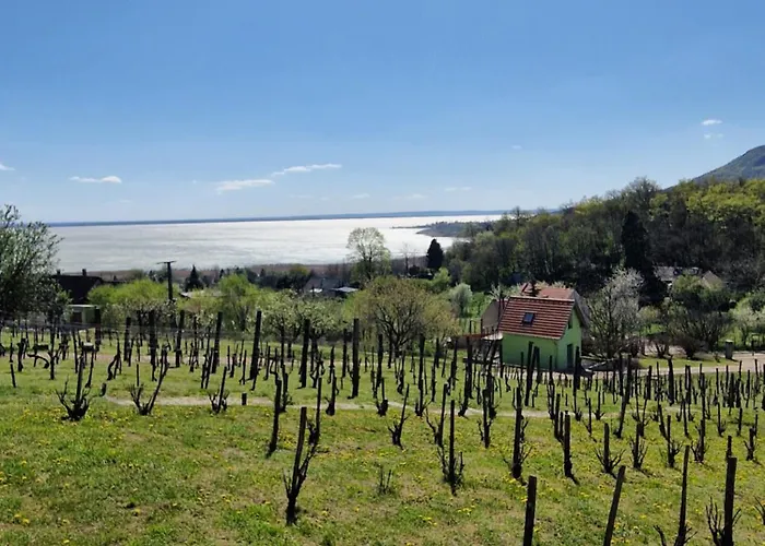 100 Eves Preshaz בית נופש *